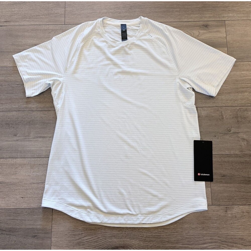 lululemon License to Train Short Sleeve T Shirt Mens M Quick Dry Gym Off White